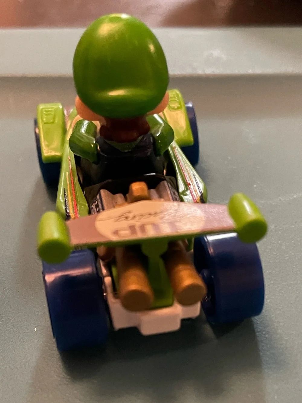 Hot Wheels Mario Kart Luigi Circuit Special Kart toy car